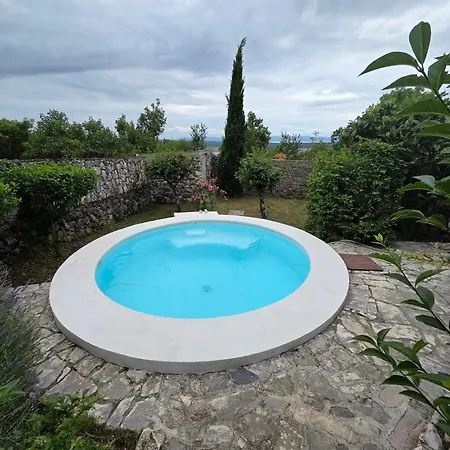 Davor With A Private Heated Pool *